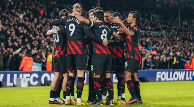 Manchester City derrotó 3-1 a Leicester y sigue en la pelea por la Premier League