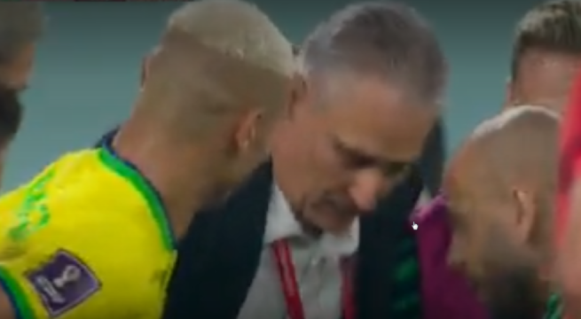 VIDEO: Tite no se quiere perder de la fiesta