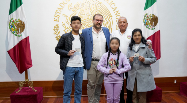 Gobierno de México entrega documentos migratorios a Lilia Paredes y a sus hijos