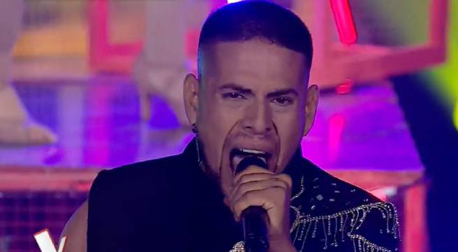 Dimas Ysla se lució al cantar “Entre el amor y el odio”