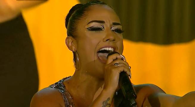 Lucy Young se llevó todos los aplausos al cantar “El espejo”