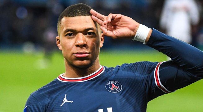 ¿Cuánto gana Kylian Mbappé al mes en PSG?