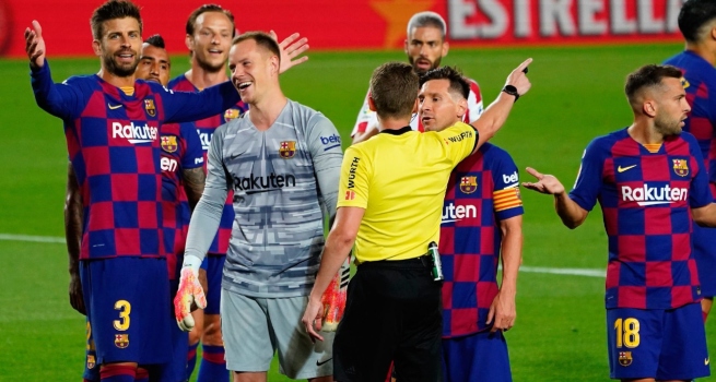 “Puedo ayudarlos con el VAR”: La propuesta de Enríquez Negreira al FC Barcelona en 2020