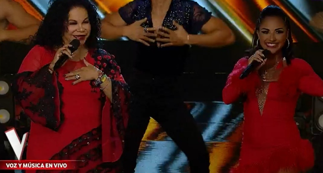 Lucy Young y Eva Ayllón deslumbraron el escenario con ‘El chico chévere’