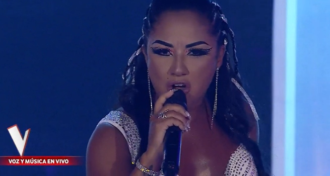 Lucy Young deslumbró a todos con el tema ‘Así no te amará jamás’ en la gran final