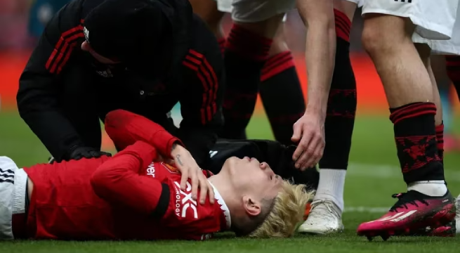 Lesión de Alejandro Garnacho deja al extremo fuera de próximos partidos