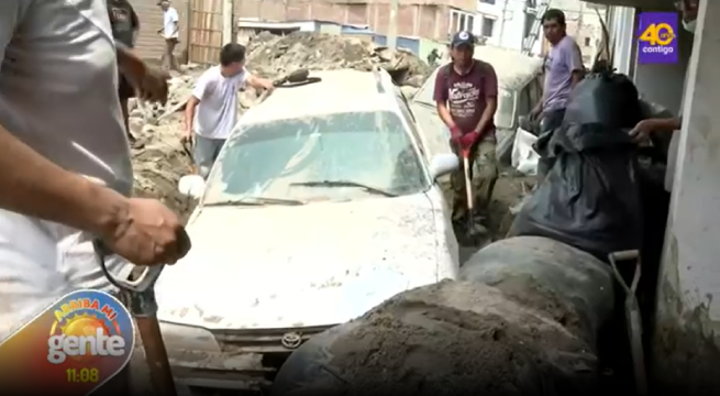 Huaico enterró auto y casa en Chaclacayo