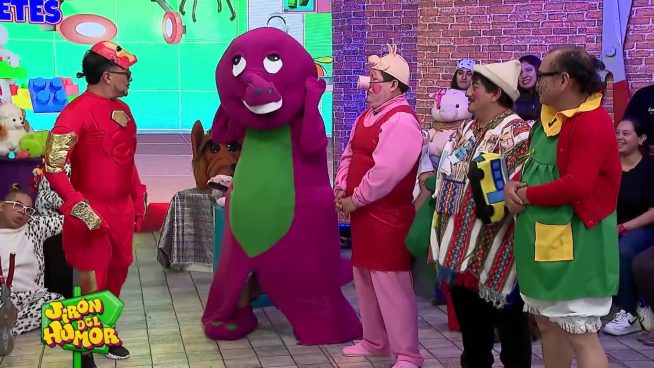 'Civil War' de cómicos: Iron Man y Barney se pelearon frente a los juguetes en Jirón del Humor
