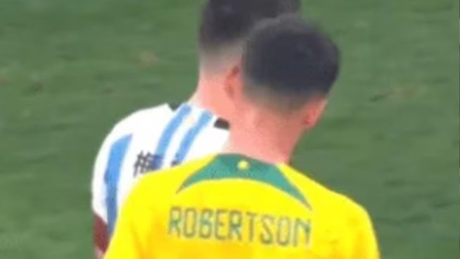 Argentina - Australia: Lionel Messi hizo desplante a Robertson, jugador que pudo jugar por Perú | VIDEO