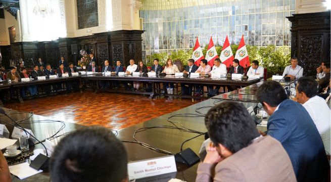 Dina Boluarte y alcaldes de Puno impulsan proyectos ante manifestaciones sociales