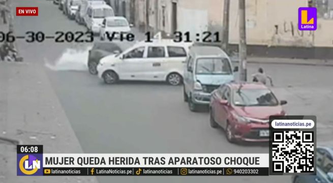 Mujer queda grave tras choque de dos autos en Cercado de Lima