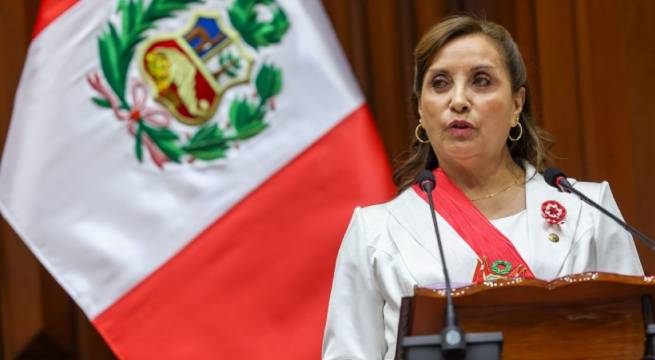Dina Boluarte anunció pronto un aumento del salario mínimo