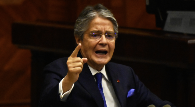 Periodistas que acorralaron al Gobierno salen de Ecuador por amenazas