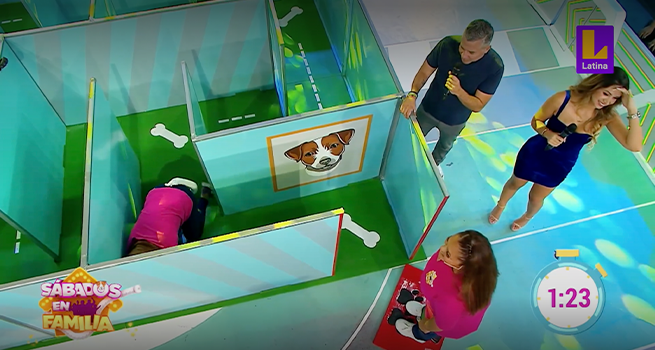 Cabezazo tras cabezazo: tenía que guiar a su prima pero la dejó muy mareada en juego de mascotas en Sábados en Familia