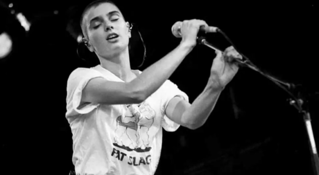 Sinéad O'Connor: El polémico acto que marcó su carrera en la música