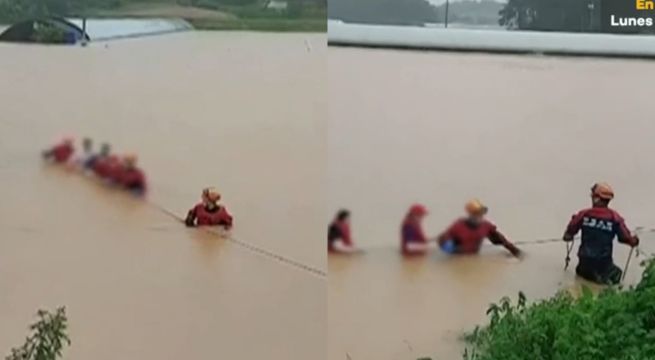 ¡Trabajo en equipo! Bomberos rescatan con éxito a familia de inundación