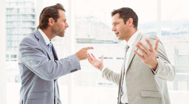 ¿Insultar al jefe podría generar despido inmediato del trabajo?