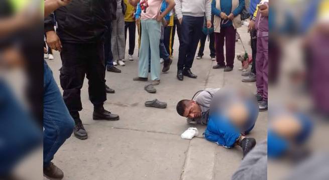 Ate: Vecinos capturan y golpean a sujeto por mostrar partes íntimas a escolares