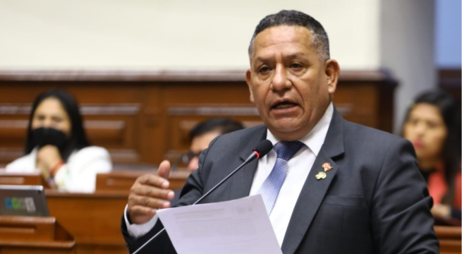 Congresista plantea una multa para peruanos en el extranjero que no voten en elecciones