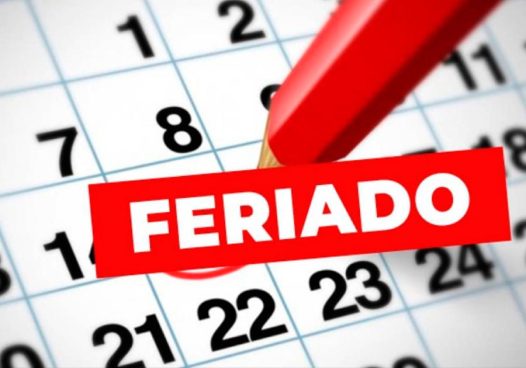 ¿Cuántos feriados y días no laborables hay en agosto?