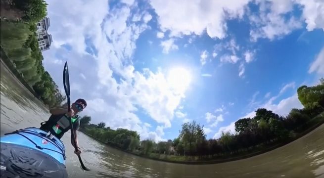 Remando hacia la oficina: la singular ruta en kayak que es popular en China