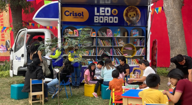 “Leo a Bordo”, la biblioteca móvil que busca promover la lectura en los niños, jóvenes y adultos del país