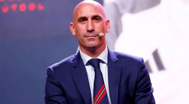 La FIFA suspende a Luis Rubiales por el caso del beso forzado a Jenni Hermoso