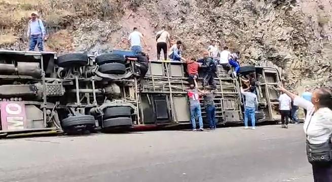 Accidentes en Arequipa y Ayacucho dejan 2 fallecidos y 26 heridos