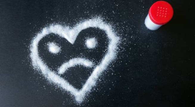 ¿Cómo afectan los alimentos muy salados y azucarados al corazón?