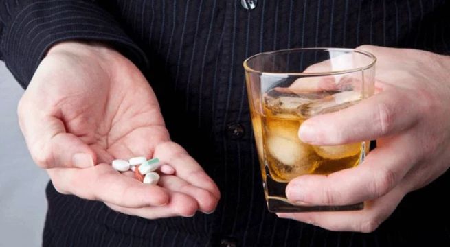 Estos son los medicamentos que jamás deben combinarse con alcohol