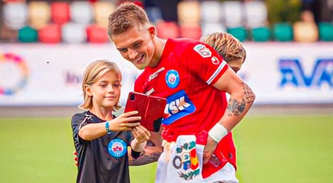 Oliver Sonne llegó a Embajada de Perú en Suecia para obtener su DNI