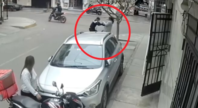 Los Olivos: mujer se resiste a robo y enfrenta a 'raqueteros' | VIDEO