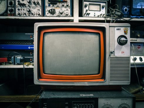 Diversión asegurada: explorando los programas de televisión más populares en Perú y el auge del entretenimiento digital
