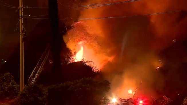 Chorrillos: tres casas terminan en llamas en plena celebración de Año Nuevo