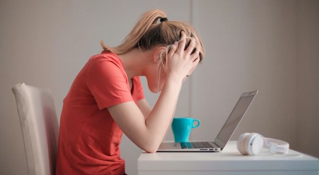 Salud mental, un riesgo millonario: empresas comienzan a tomar cartas en el asunto