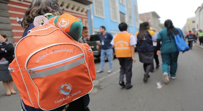 ¿Qué es lo que debe tener una mochila de emergencia para un sismo?