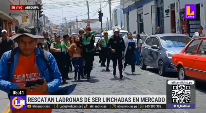 Comerciantes intentan linchar a mujeres que asaltaron un agente bancario