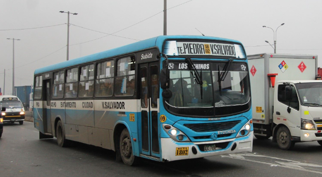 Bus de 'Los Chinos' atropella a hombre de 64 años en 'correteo' por pasajeros