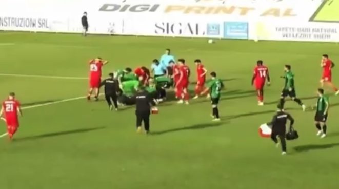 Conmoción en el fútbol: jugador muere en pleno partido