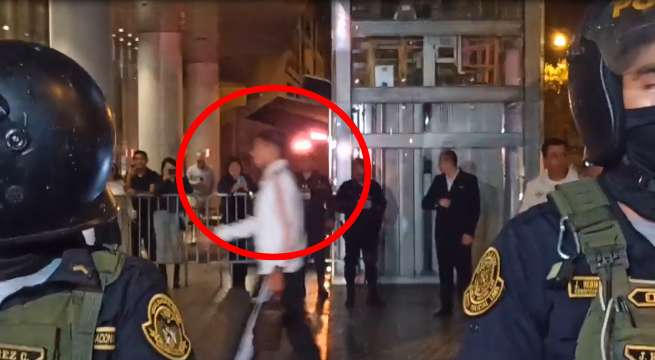 Sin hinchas y bajo resguardo policial: así fue recibida la selección en su retorno a Lima