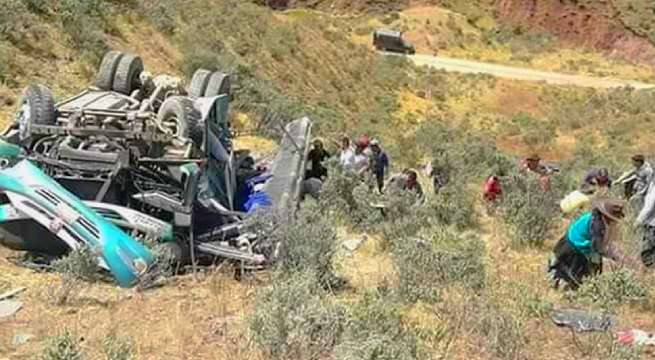 Áncash: 20 personas mueren luego de que bus cayera a un precipicio