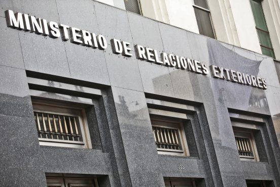 Dina Boluarte tomará juramento esta tarde a nuevo canciller tras renuncia de Ana Gervasi