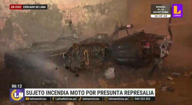 Sujeto incendia una moto lineal y escapa junto a su cómplice