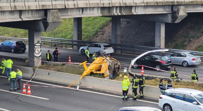 Helicóptero se estrella en plena carretera y deja tres heridos
