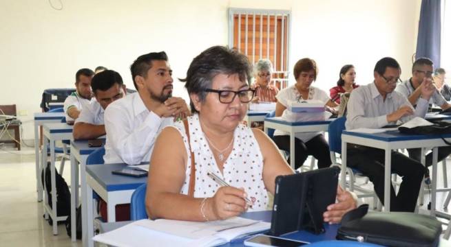 Pleno rechaza reconsiderar votación que aprueba reponer a docentes interinos