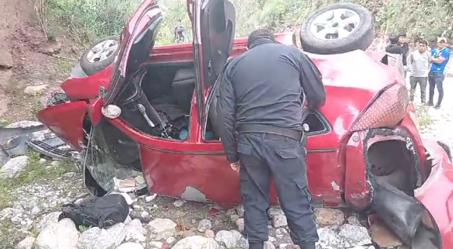 Auto cae a barranco y mueren sus cuatro ocupantes