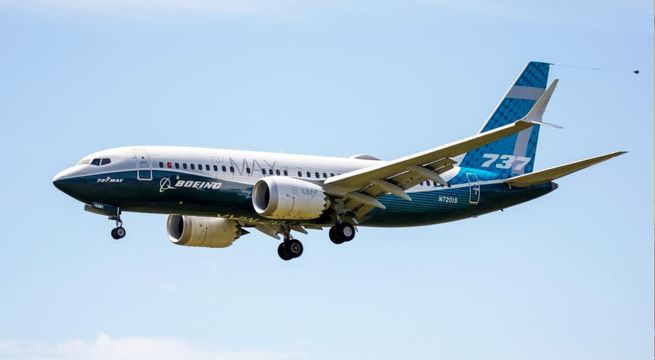 Avión aterriza de emergencia tras hallarse una grieta en una de sus ventana