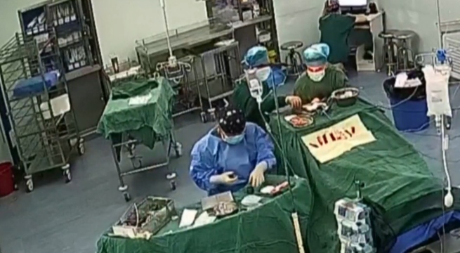 China: salvan la vida de un paciente en pleno terremoto | VIDEO