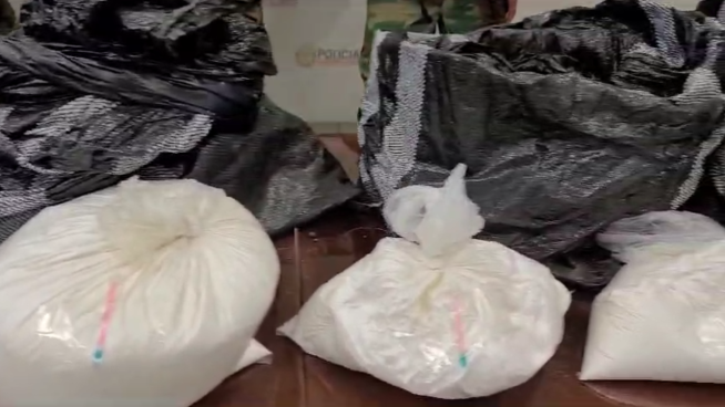 Incautan más de 100 kilos de droga y destruyen laboratorio con 9 toneladas de insumos químicos