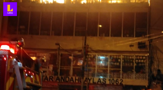 ÚLTIMO MINUTO: Se reporta un incendio cerca a Mesa Redonda | VIDEO